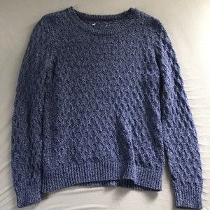 Long sleeve sweater.